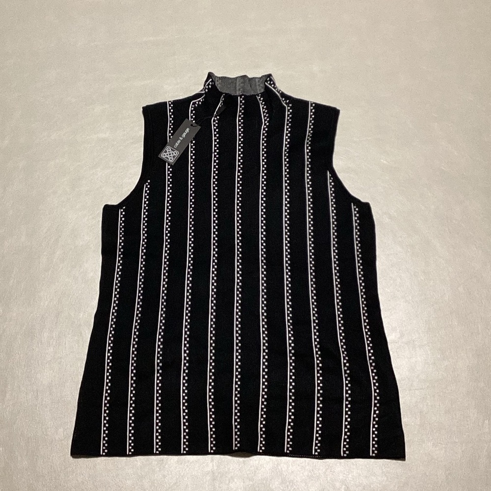 NWT Cable & Gauge Black and White Patterned knit top